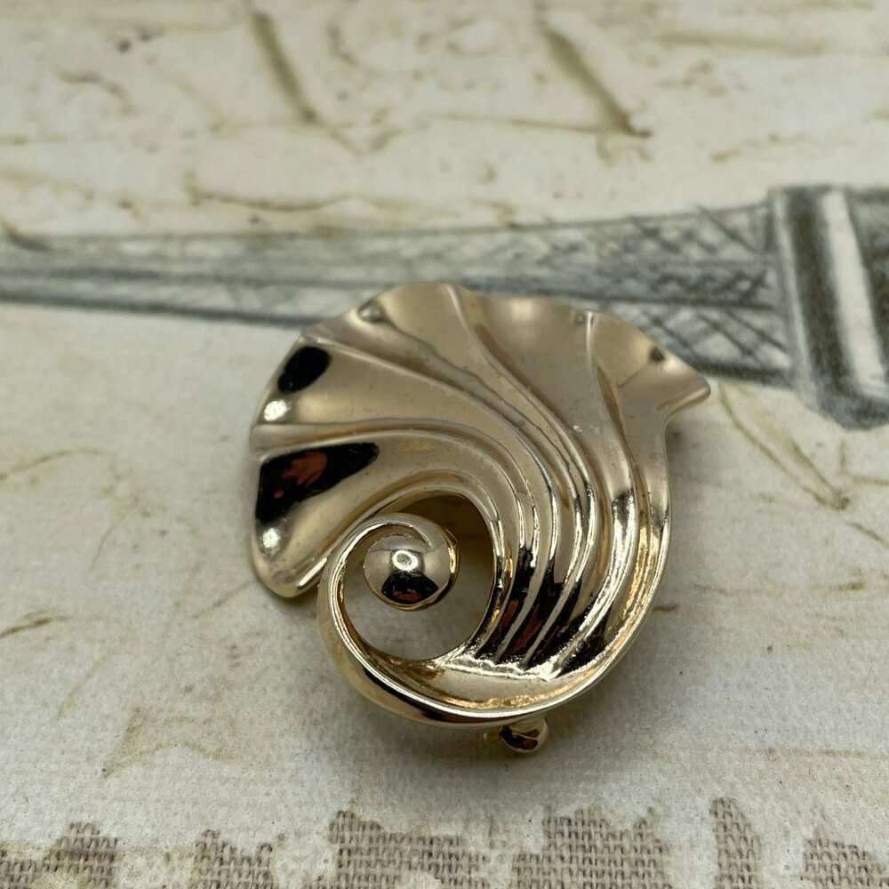 Vintage Trifari Brooch